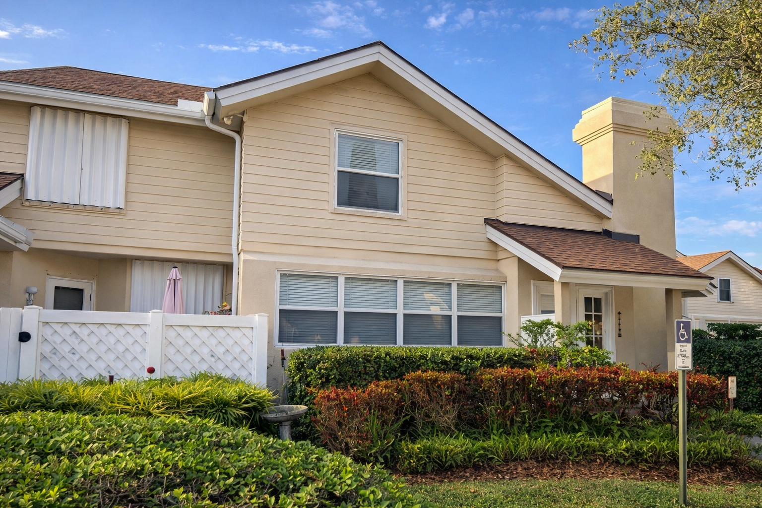 Modern 3-Bed Townhome in Gated Wellesley | West Palm Beach